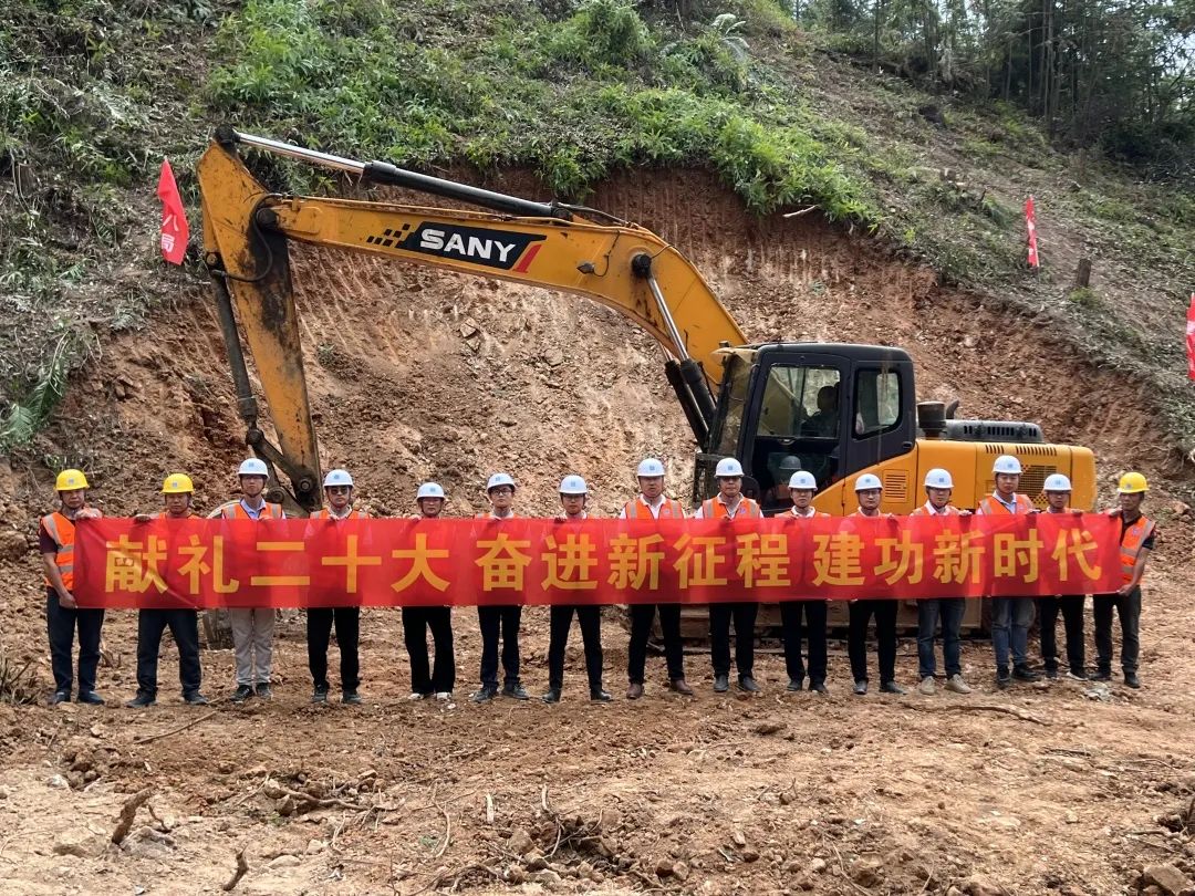 中建八局新开工铁路“百日攻坚”竞赛正酣时
