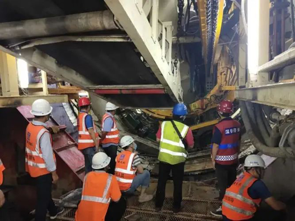深圳地铁13号线共建综合管廊工程石岩段罗湖宝安区间盾构顺利始发掘进