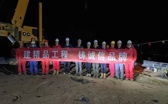 呼和管线最长定向钻穿越回拖成功！