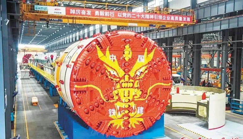 首台大直径双护盾土压组合式掘进机长沙下线