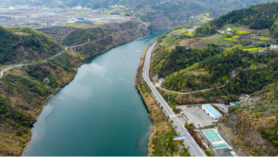 长输管道堵河定向钻管道回拖圆满完成!