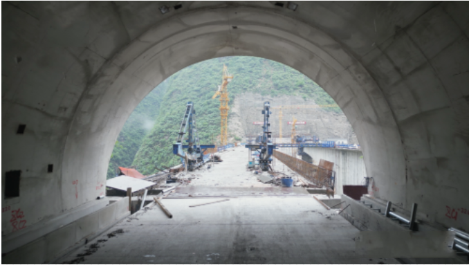 渝陕首条直通高速公路！巫镇高速重庆段11座隧道全部贯通