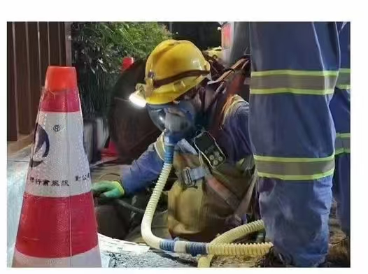 他们在深夜修复城市的“地下血管”